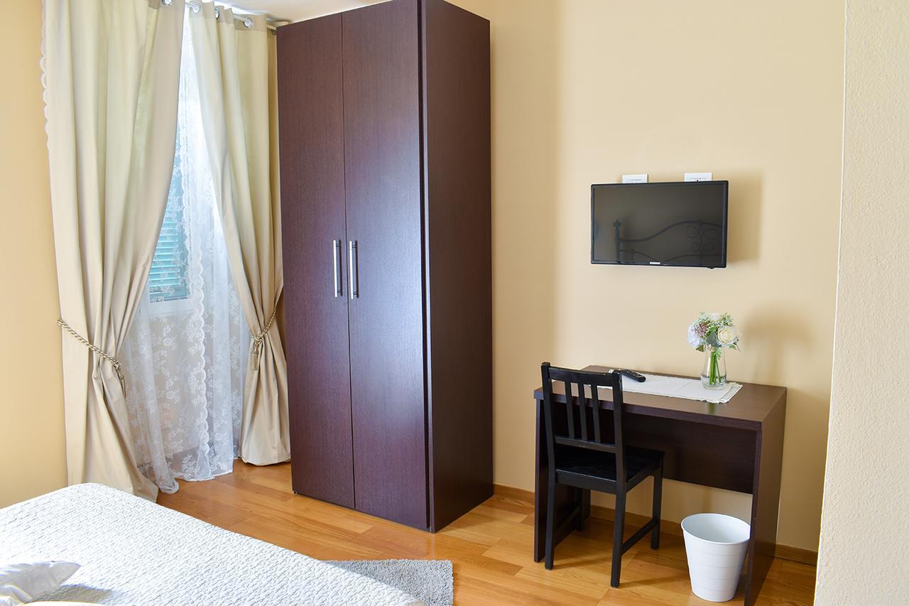 Affittacamere In Piazzetta Sarzana Exterior photo